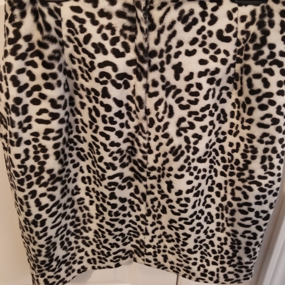 Skirt Above Knee XS - Picture 2 of 3